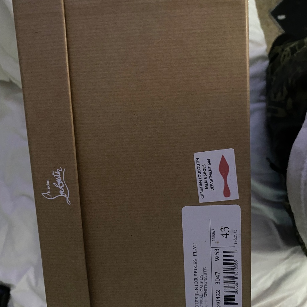 Christian Louboutin - Picture 5 of 5